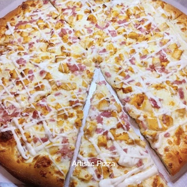 Artistic Pizza's Chicken Bacon Ranch.